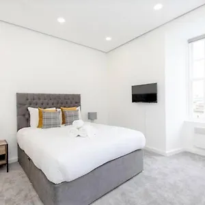 Gorgeous Studio At The Heart Of Old Town Apartment