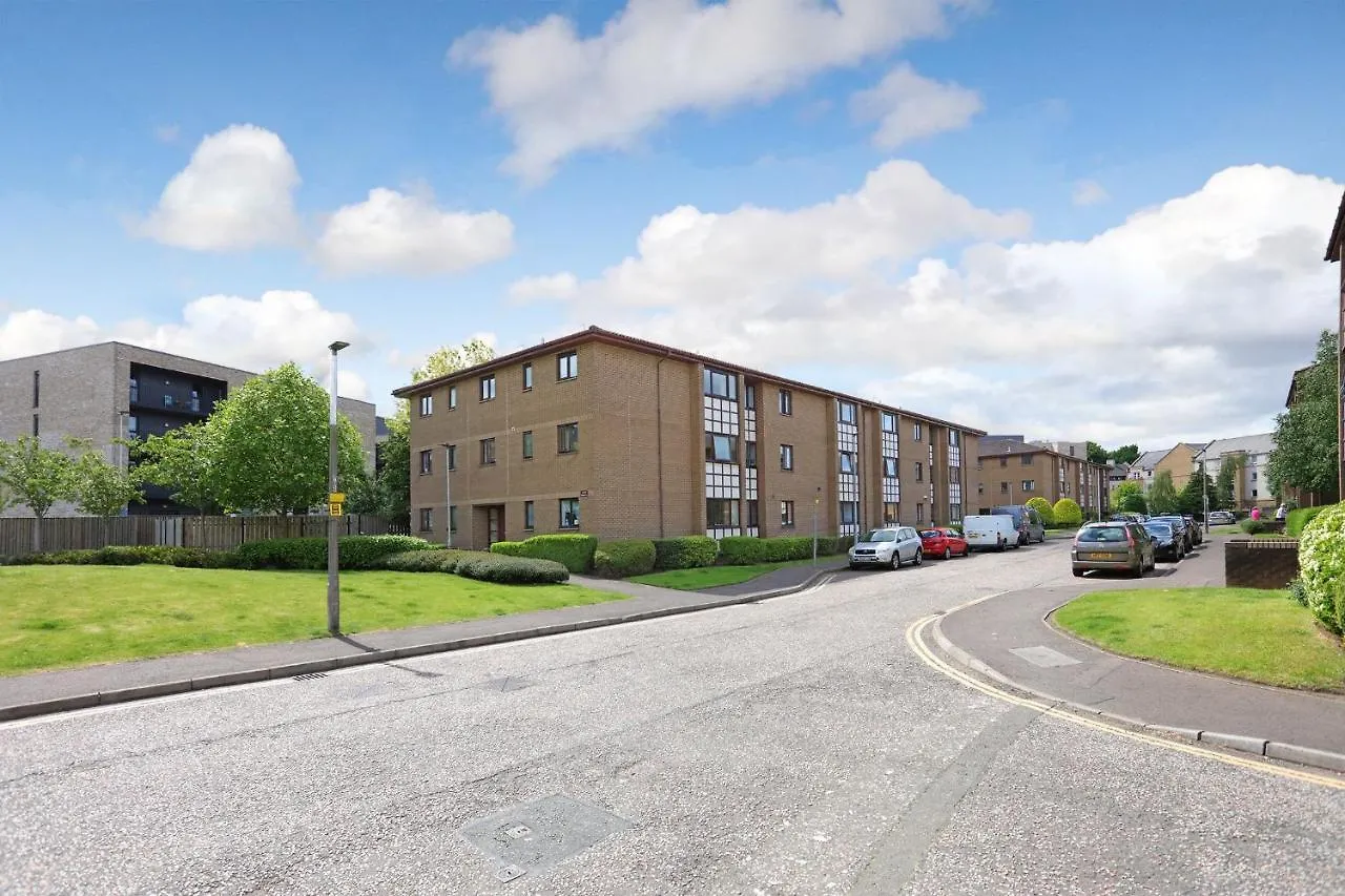 Ideal Central Edinburgh Location With Free On-Site Private Parking Apartment